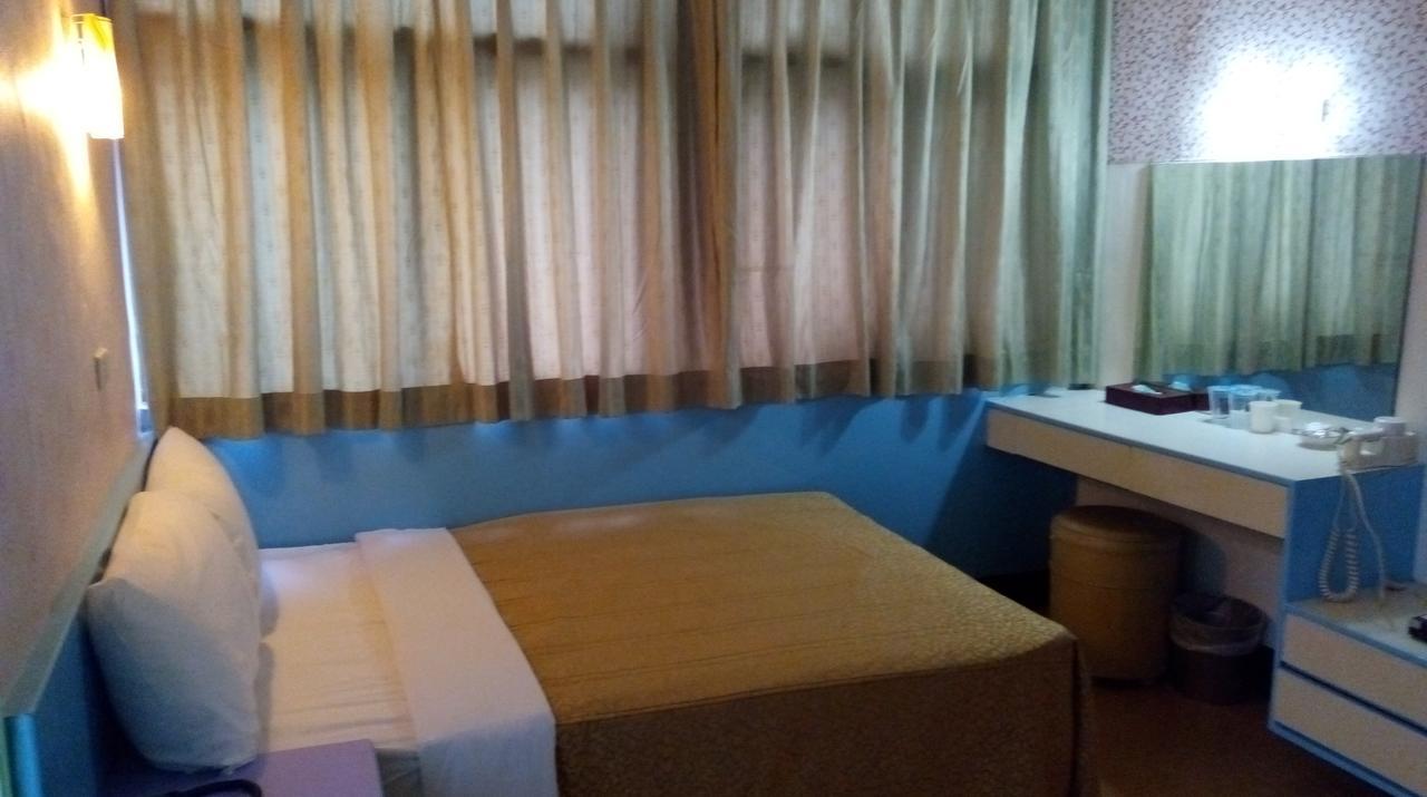 Reui Chung Hotel Kaohsiung Exteriör bild